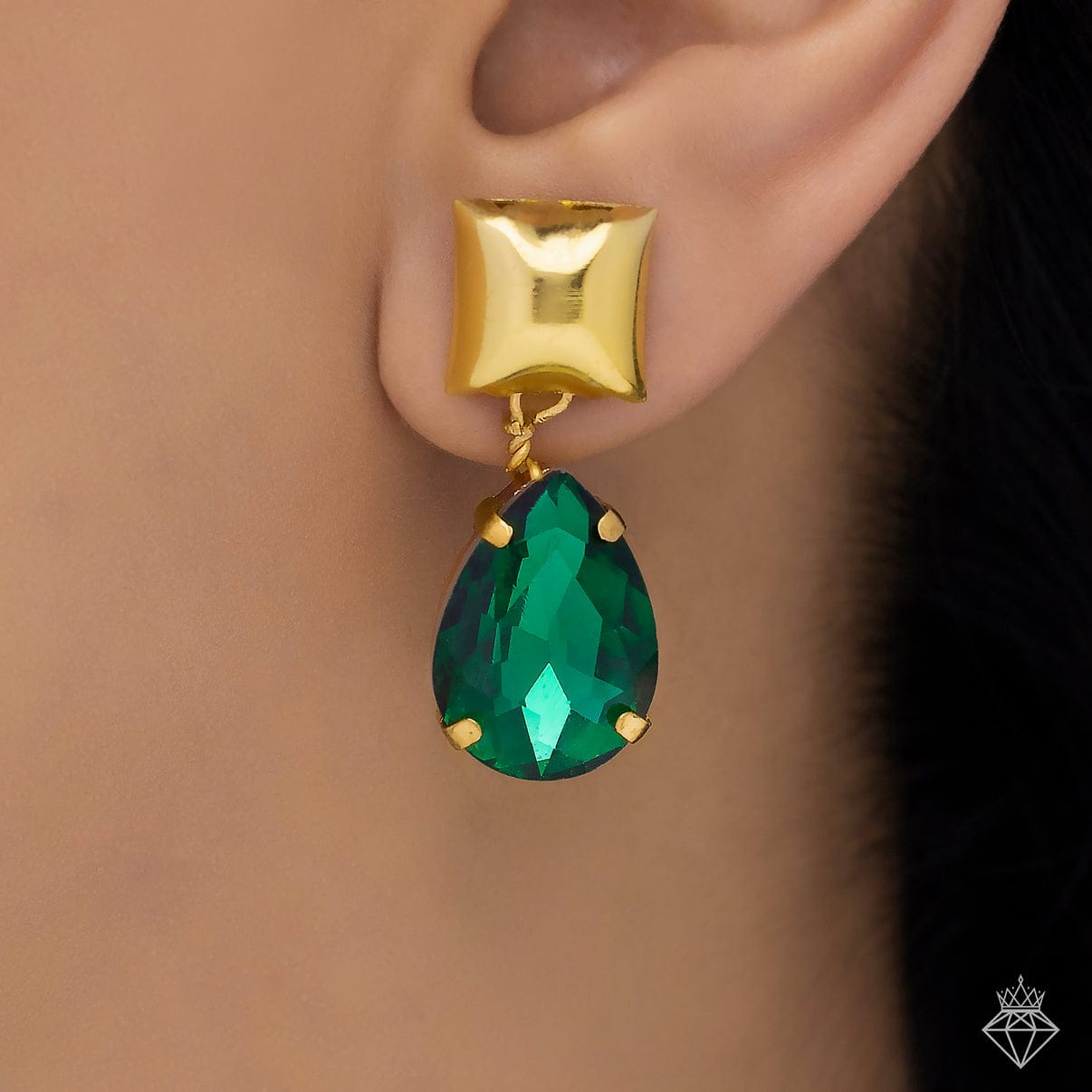 Skyora Anti-Tarnish Crystal Necklace Set With Earrings